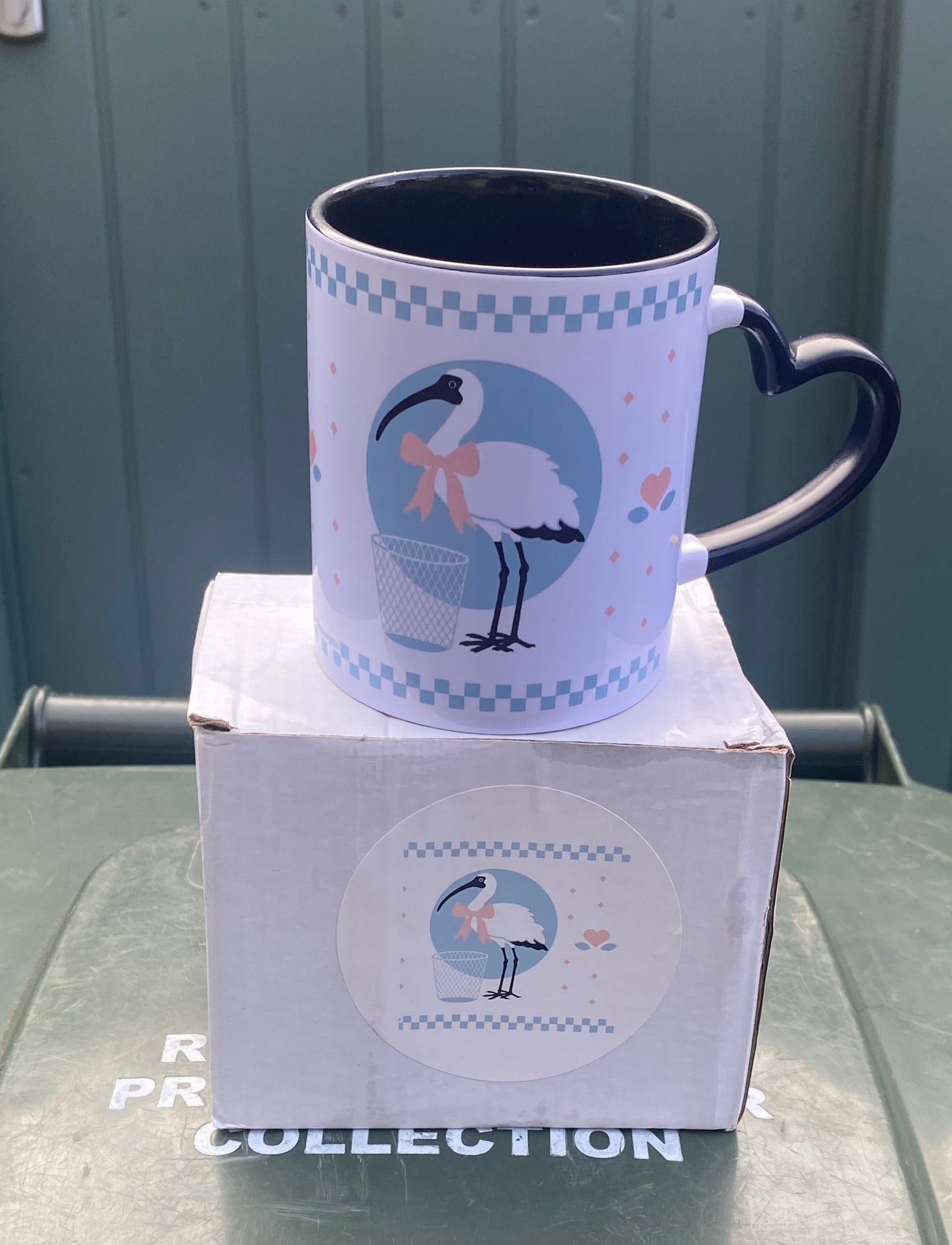 Remember those vintage cups and plates with a goose and a big bow around its neck? WELL HERE IS FANCY BIN CHICKEN! Fancy bin chicken features on both sides in a wraparound design, and the heart-shaped handle is just perfectly kitsch. A must have for every bin chicken aficionado! 